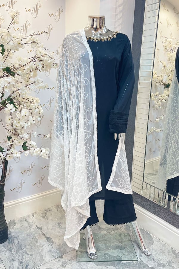 Shiffonz thread work embroidered dupatta