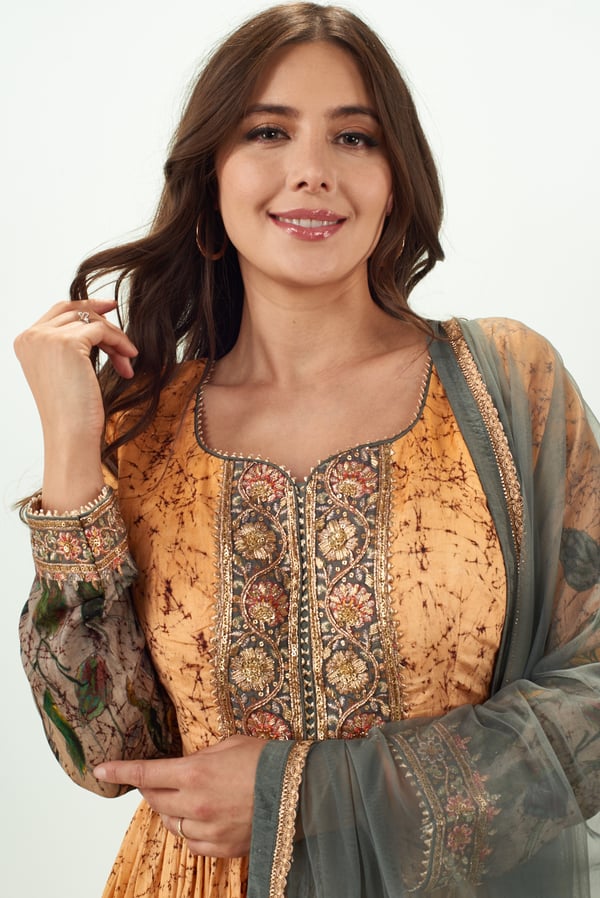 3 Piece silk crepe printed long dress - Image 5