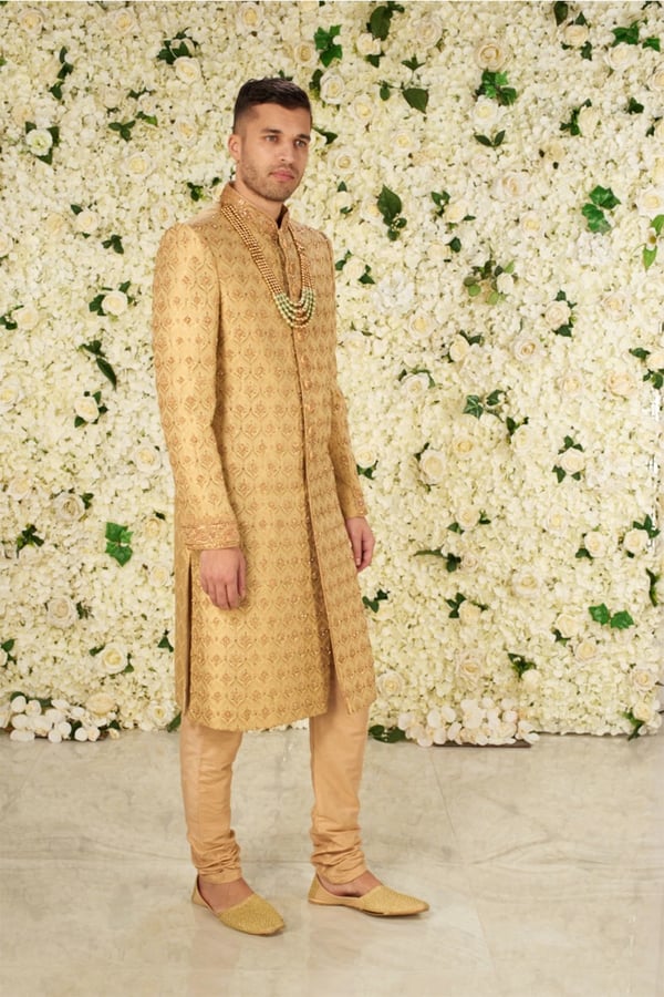 Men's sherwani with an embroidered collar - Image 3