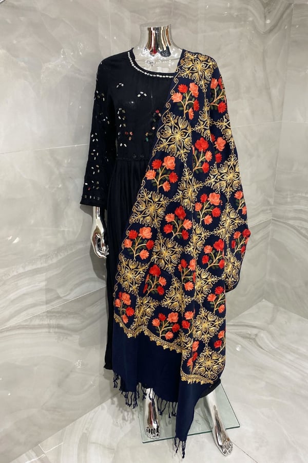 Pashmina embroidered shawl - Image 5