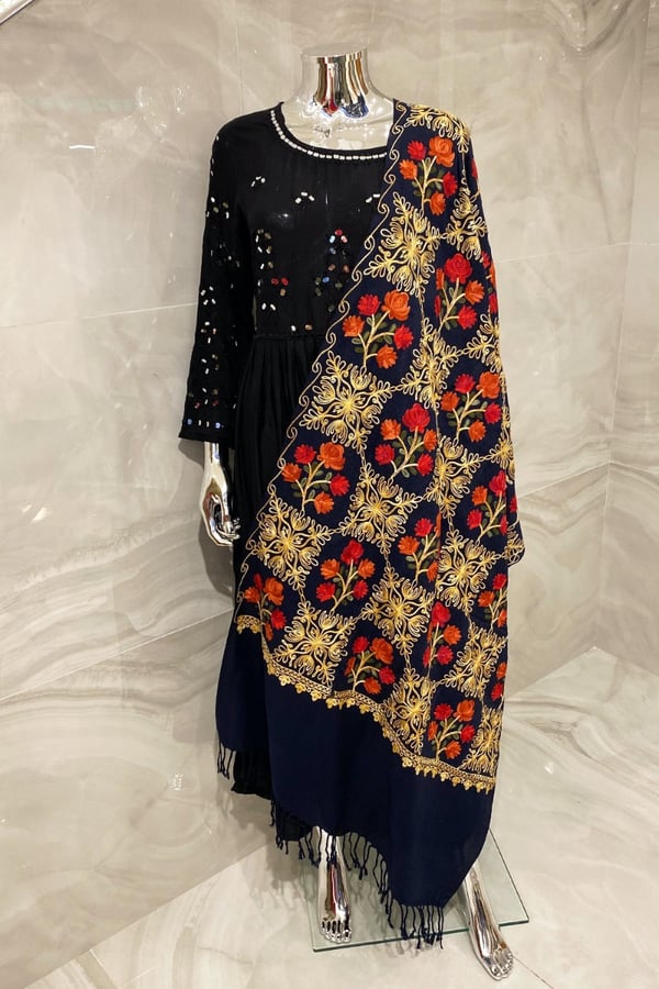 Pashmina embroidered shawl - Image 4