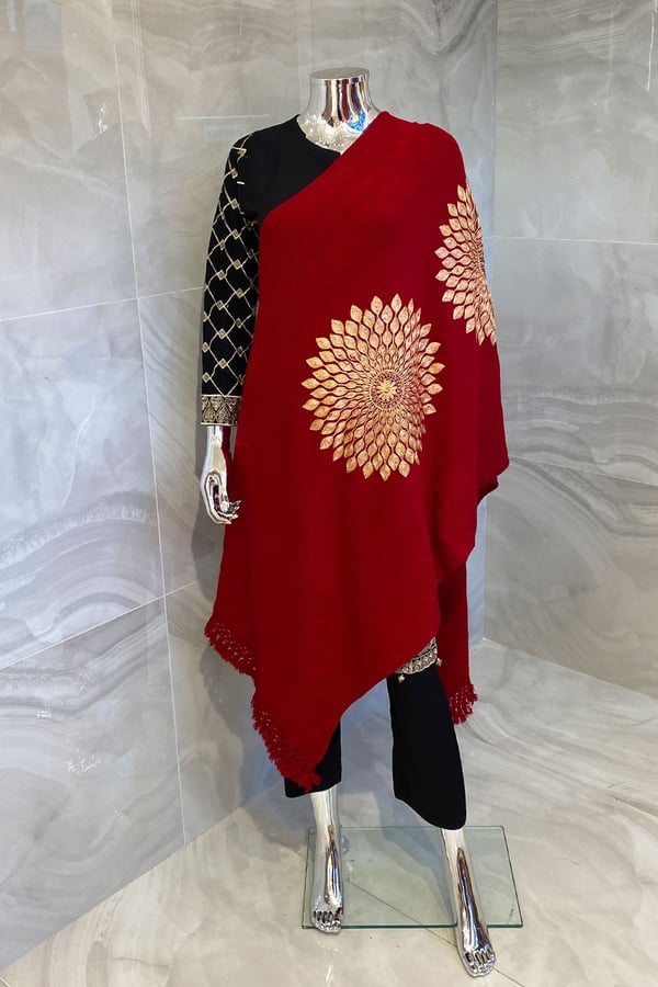 Wool shawl with flower patterns - Image 12
