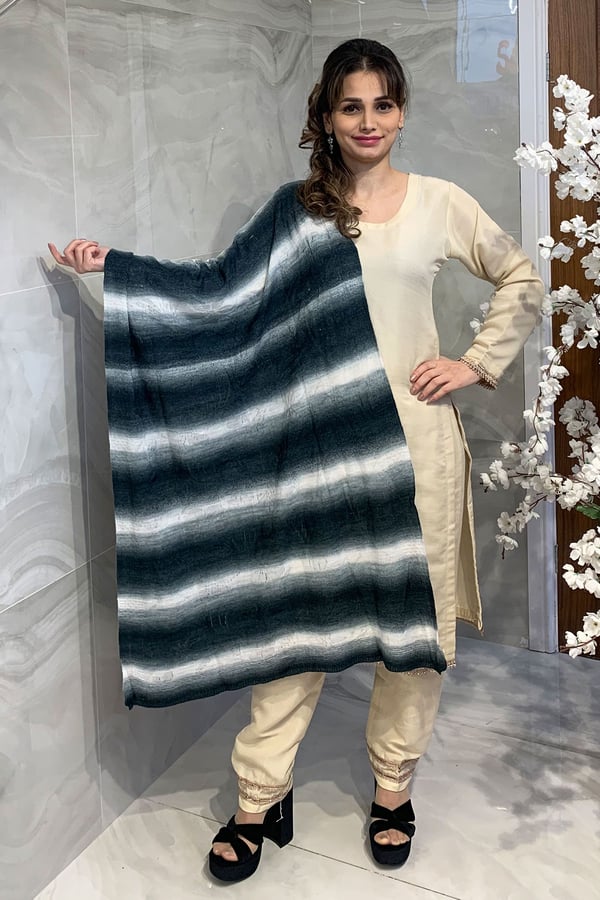 Casual wool shawl - Image 6