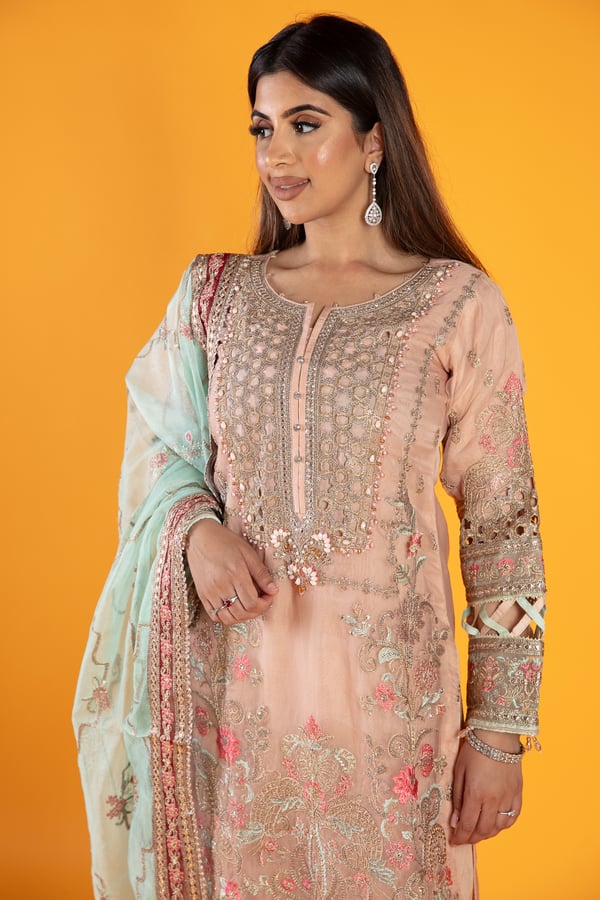 3 Piece cut work embroidered suit - Image 4