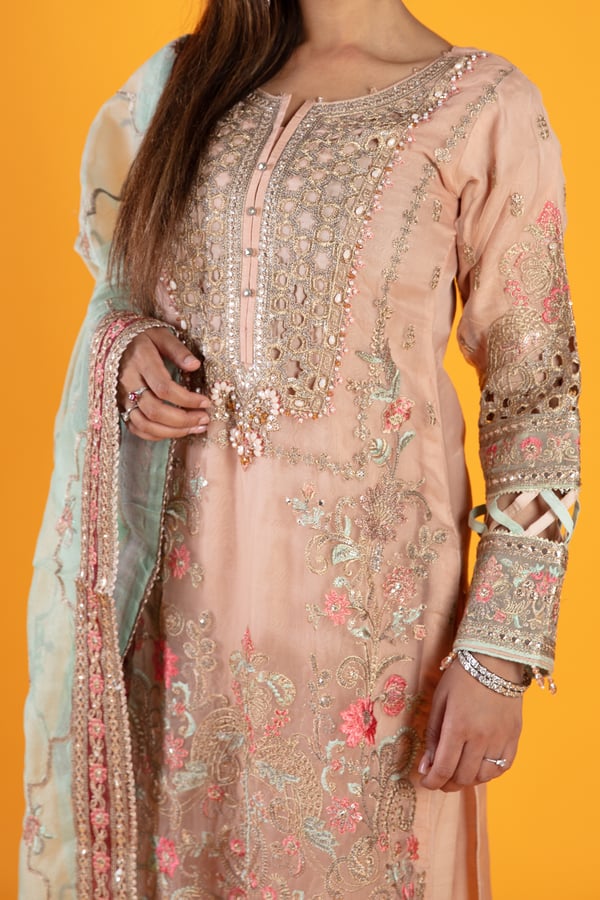 3 Piece cut work embroidered suit - Image 5