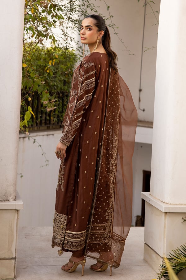 Zhavia luxe collection 3 piece embroidered suit - Image 4