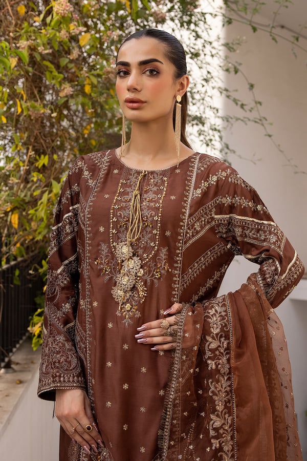Zhavia luxe collection 3 piece embroidered suit - Image 5