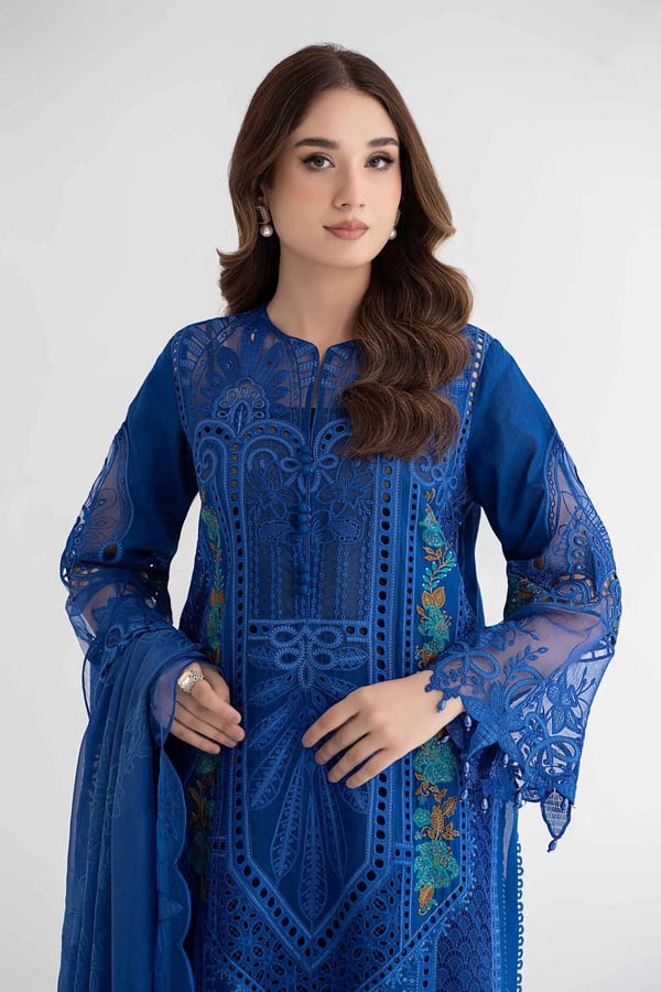 Larmina lawn collection 3 piece embroidered suit - Image 4