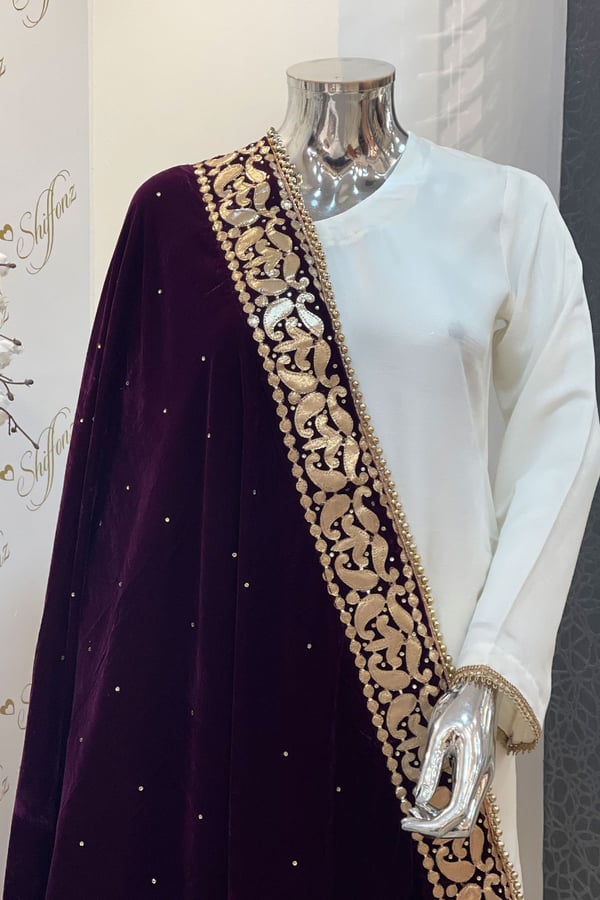 Luxury embroidered velvet shawl - Image 3