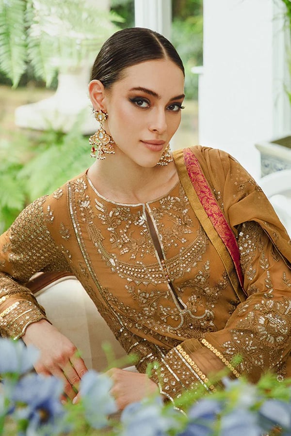 Maryum and Maria Ariya collection 3 piece mahin embroidered suit - Image 3