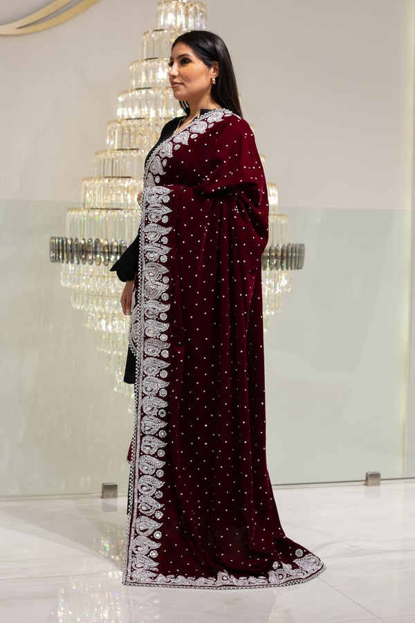 Luxury embroidered velvet shawl - Image 3
