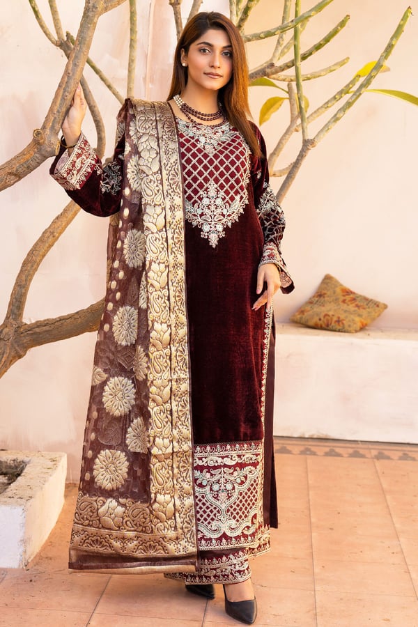 Fannah velvet collection 3 piece suit - Image 2