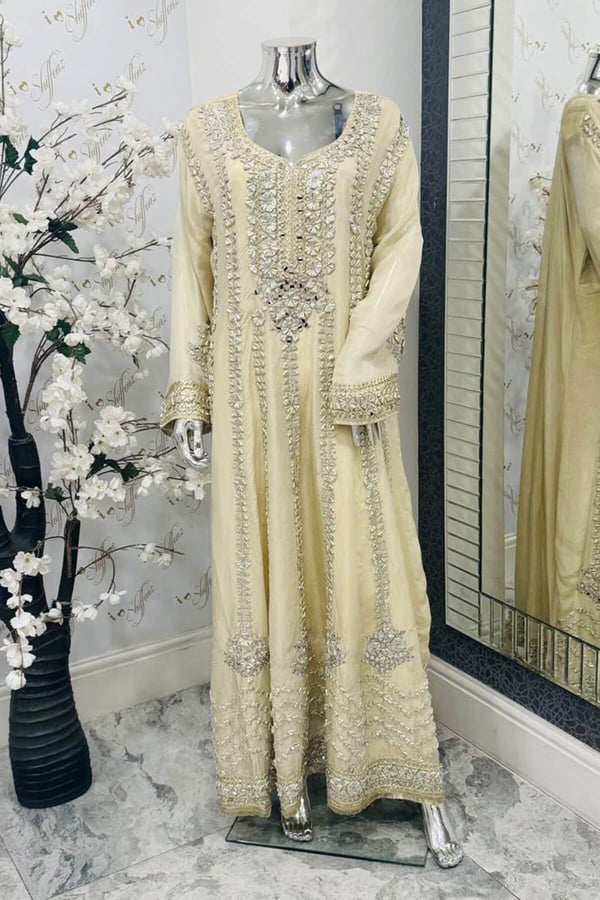 Sandali luxe collection 3 piece embroidered suit - Image 2