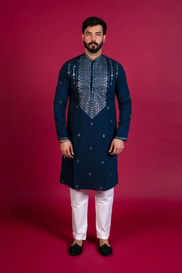 Men's embroidered kurta pyjama