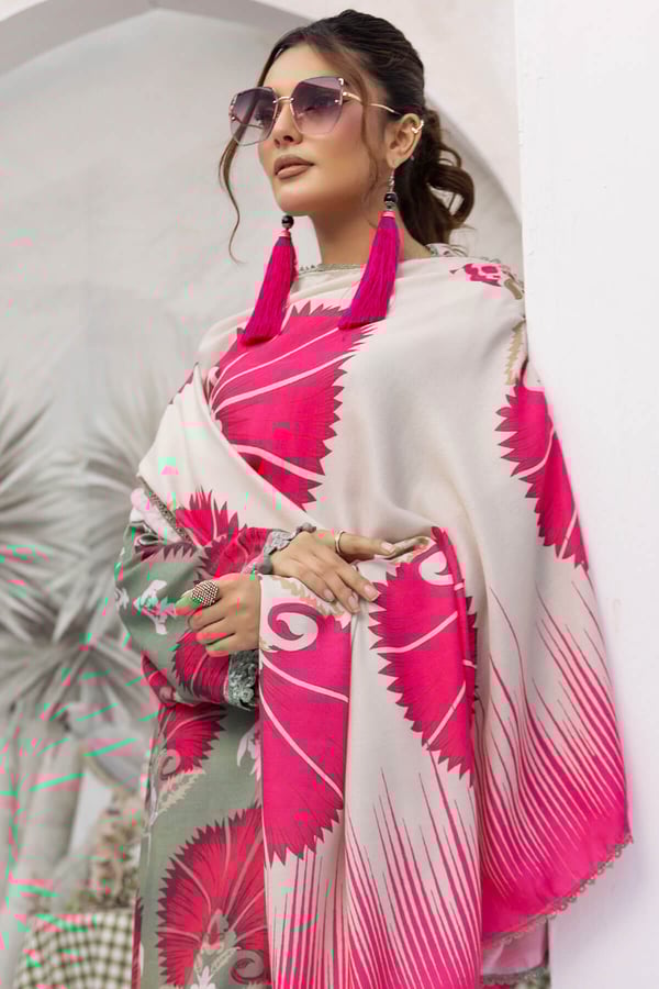 Maria b petals embroidery collection 3 piece suit - Image 5