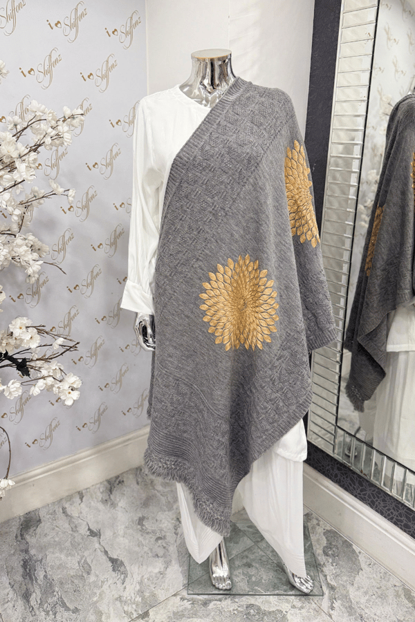 Wool shawl with flower patterns - Image 6