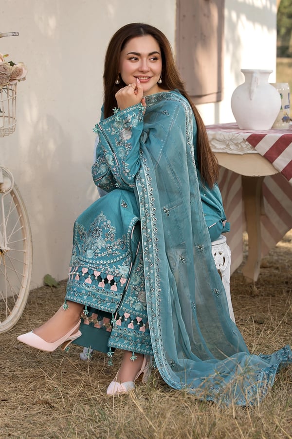 Hania Amir elegant Eid 2025 3 piece jacquard collection - Image 7