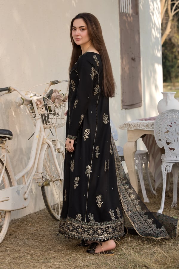 Hania Amir lavish Eid 2025 3 piece gown jacquard collection - Image 2