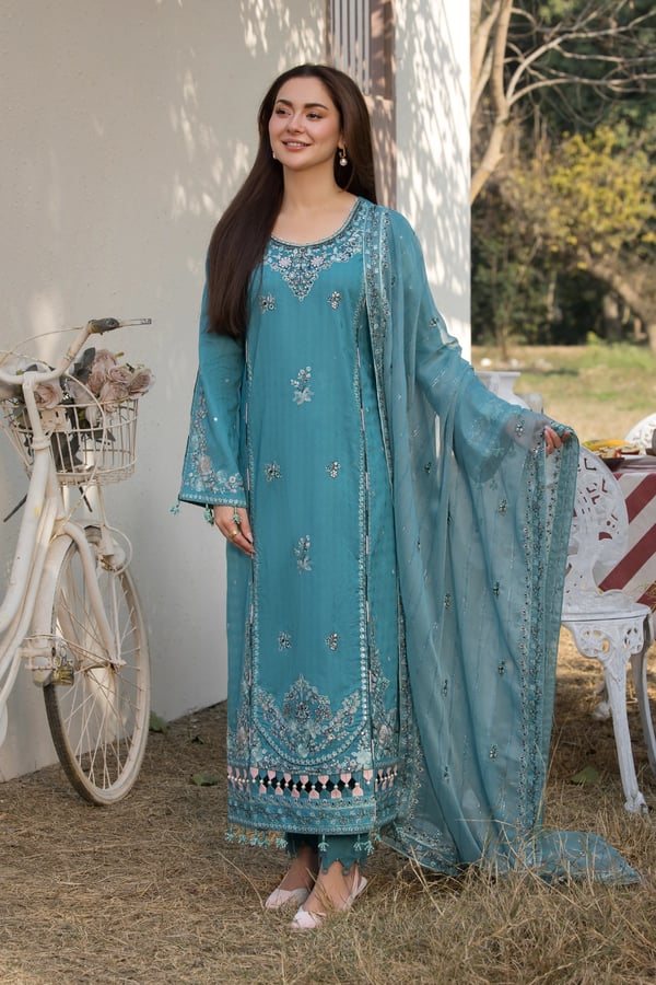Hania Amir elegant Eid 2025 3 piece jacquard collection