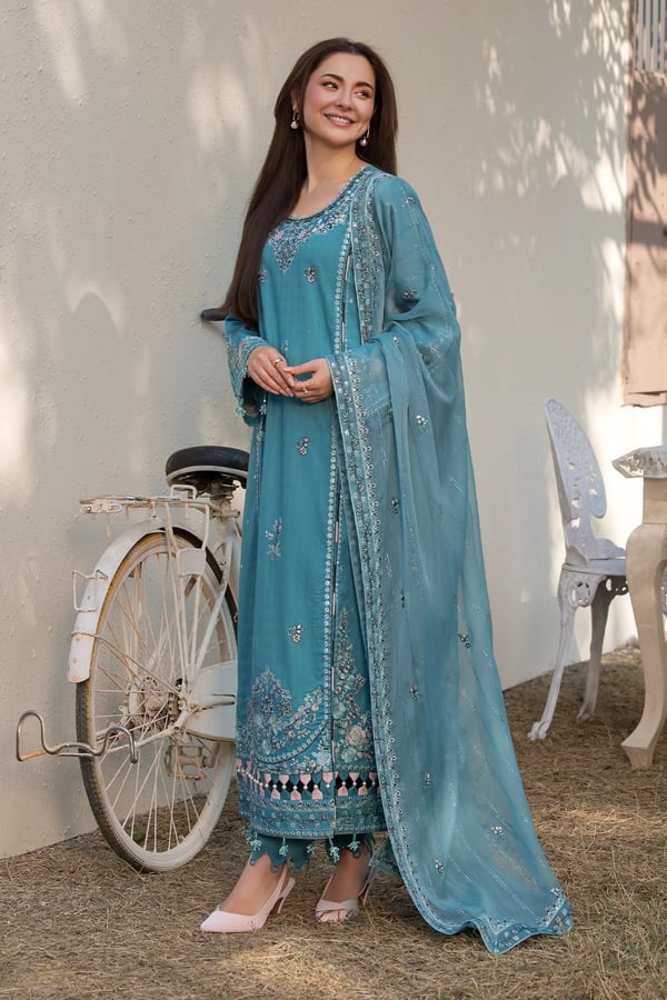 Hania Amir elegant Eid 2025 3 piece jacquard collection - Image 2