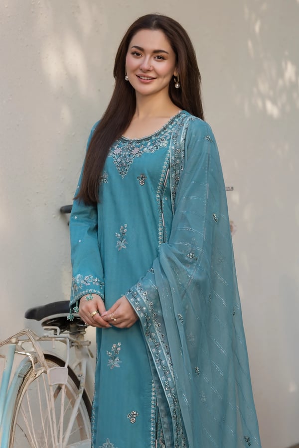 Hania Amir elegant Eid 2025 3 piece jacquard collection - Image 8