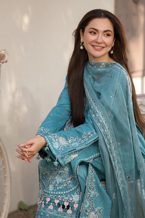 Hania Amir elegant Eid 2025 3 piece jacquard collection - Image 9