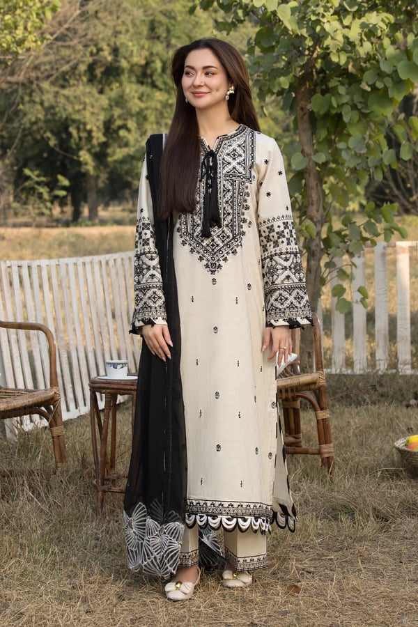 Hania Amir exquisite Eid 2025 3 piece jacquard collection