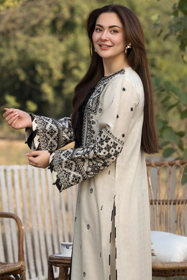 Hania Amir exquisite Eid 2025 3 piece jacquard collection - Image 6