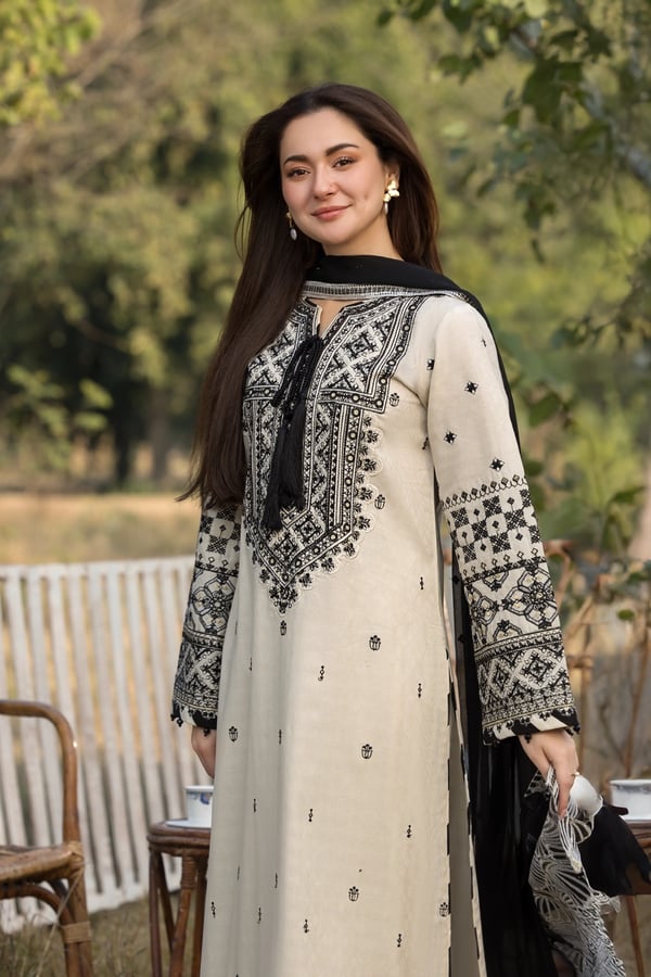 Hania Amir exquisite Eid 2025 3 piece jacquard collection - Image 5