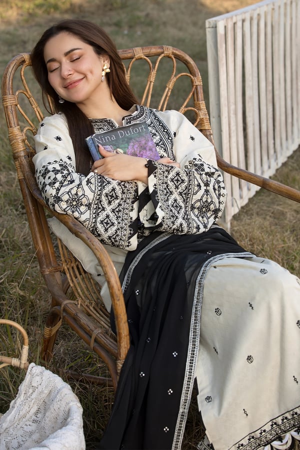 Hania Amir exquisite Eid 2025 3 piece jacquard collection - Image 8