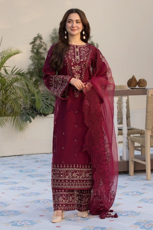 Hania Amir luxury 3 piece luxe winter collection