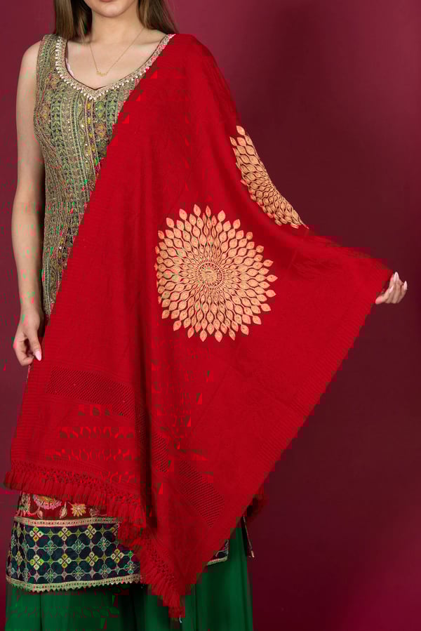 Wool shawl with flower patterns - Image 3