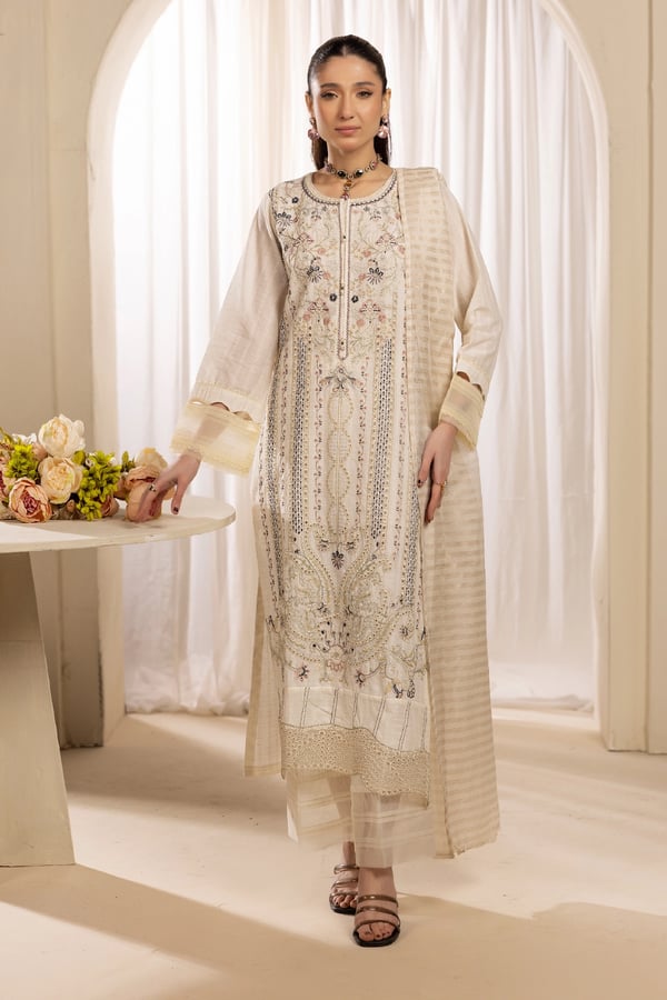 Senorita luxe Eid 2025 3 piece luxurious suit