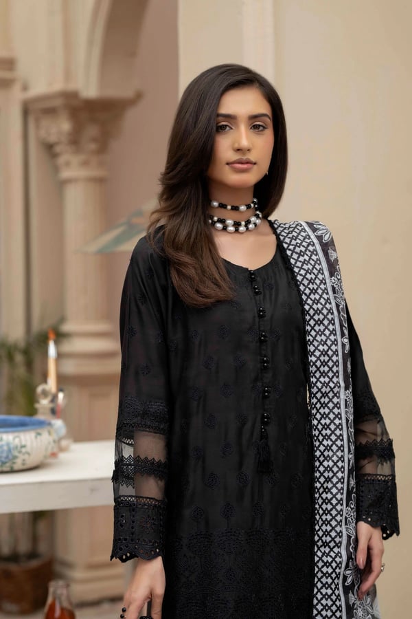Laila mother and daughter 3 piece embroidered collection - Image 3
