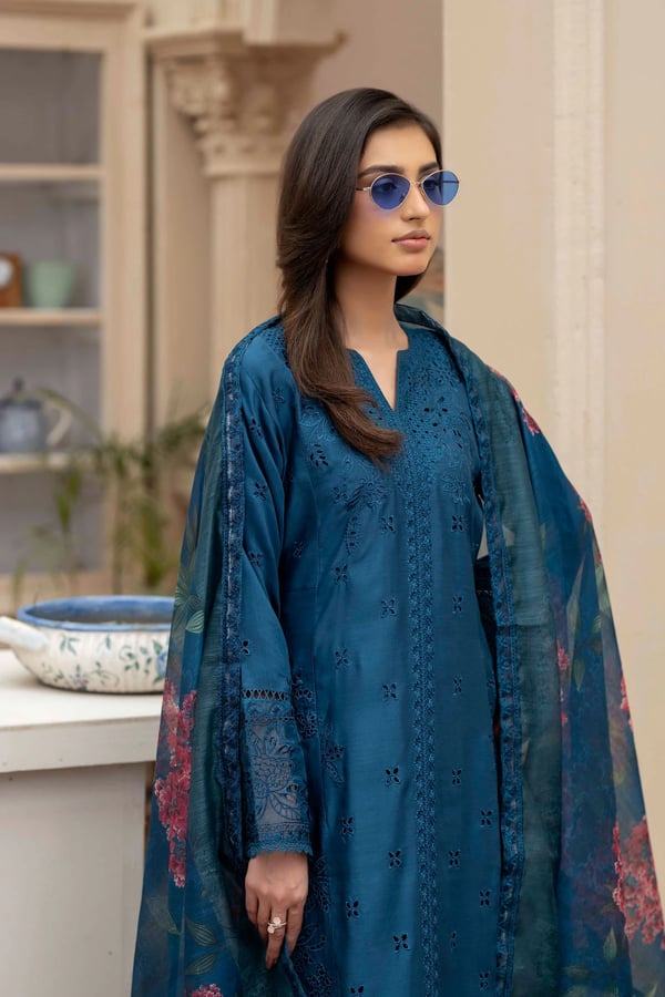 Laila embroidered 3 piece mother and daughter collection - Image 4
