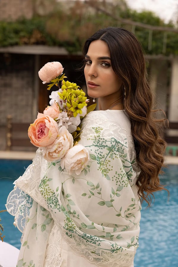 Ivana luxe chikankari collection 3 piece suit - Image 5