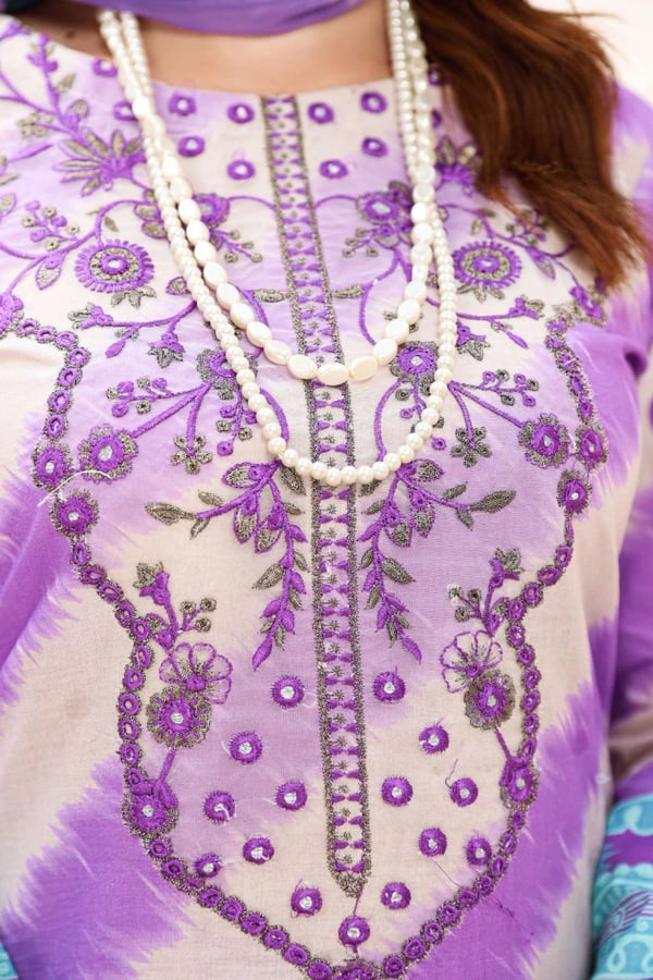 Aghaze Noor collection 3 piece tulip shalwar suit - Image 4