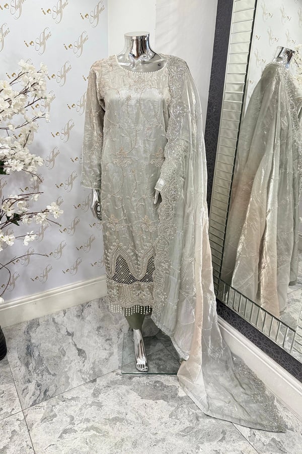 Maya luxe collection embroidered 3 piece suit - Image 8