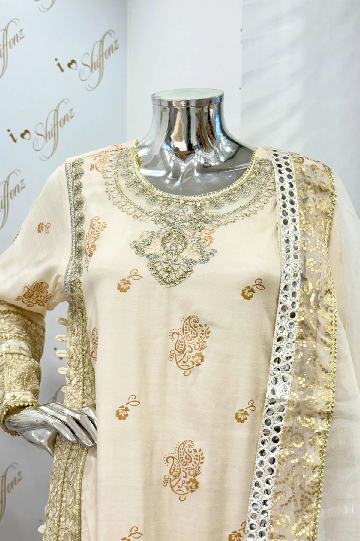 Shabana luxe collection 3 piece banarasi suit - Image 5
