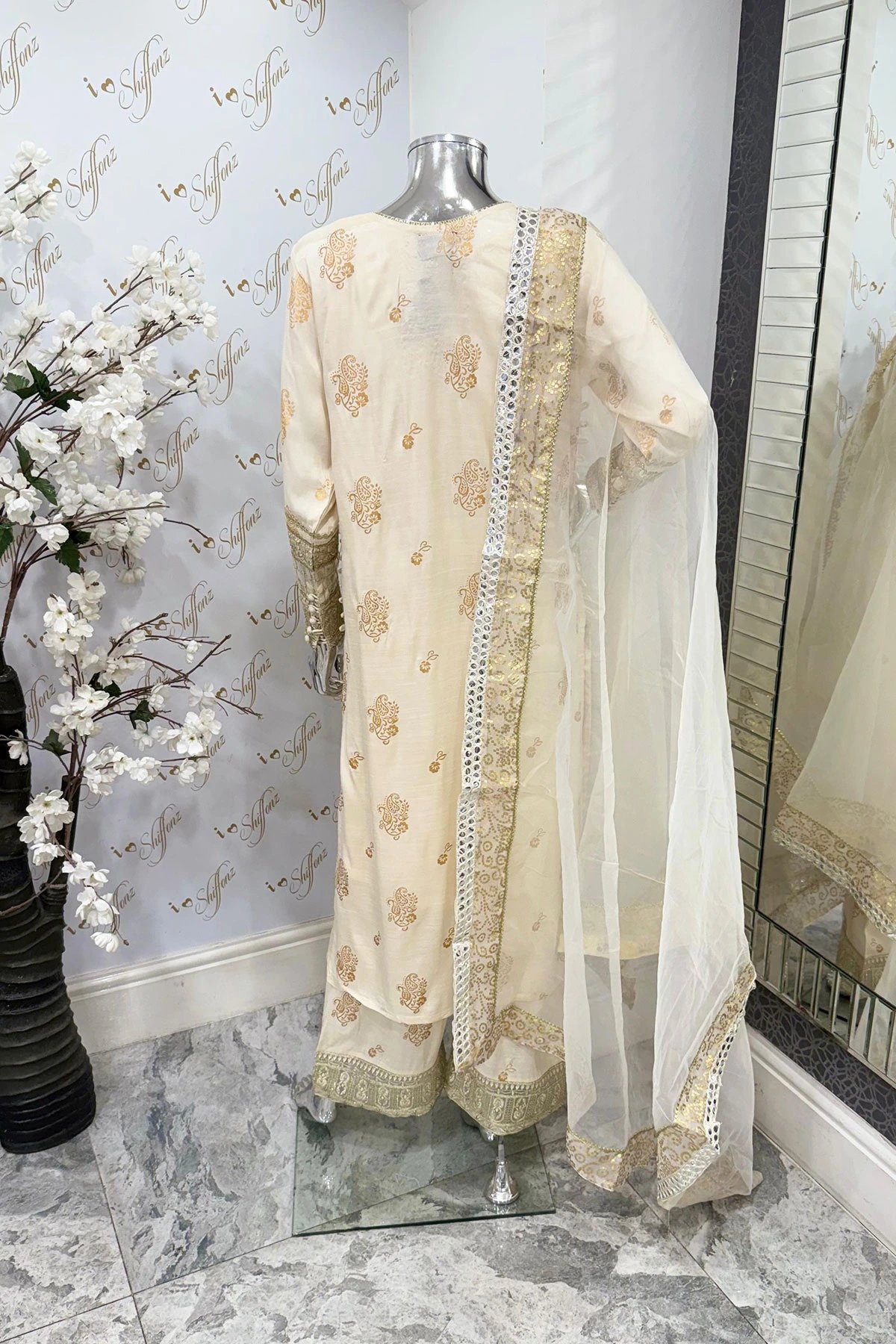 Shabana luxe collection 3 piece banarasi suit - Image 4