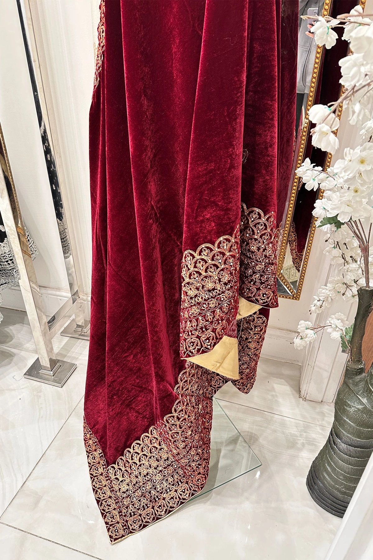 Velvet luxe embroidered shawl - Image 3