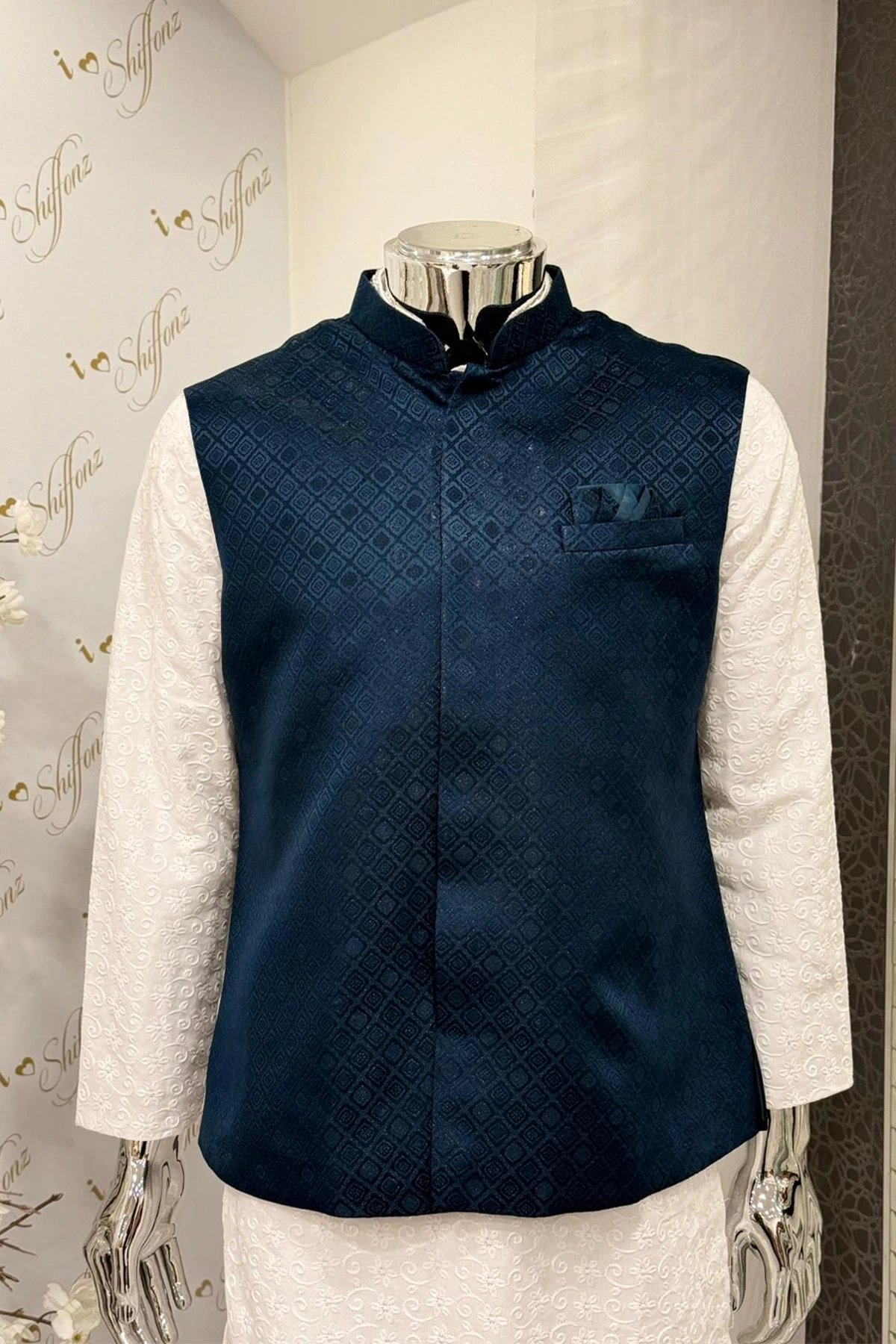Men's formal brocade waistcoat - Image 2