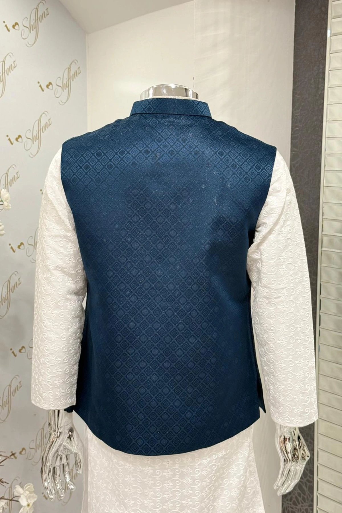 Men's formal brocade waistcoat - Image 3