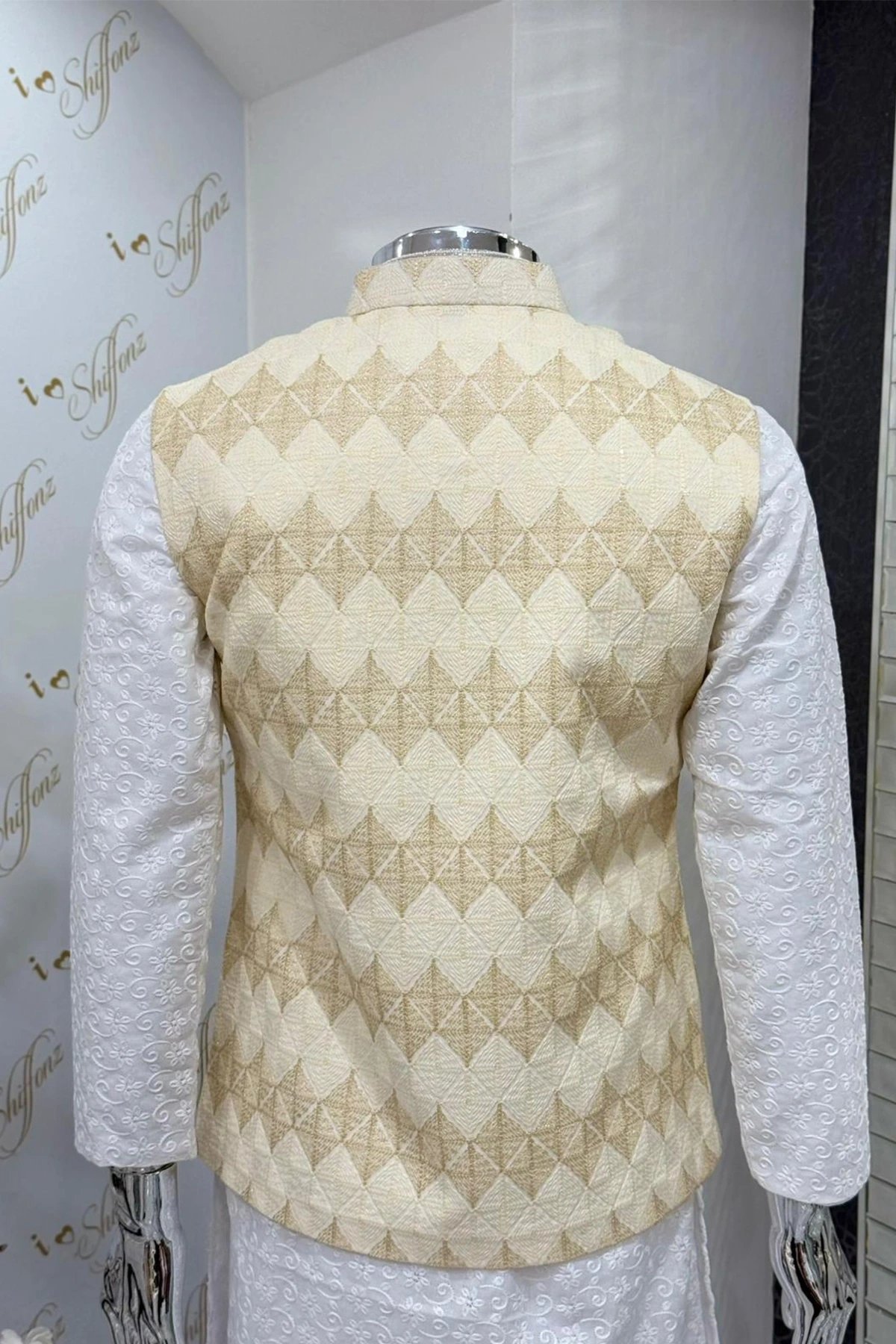 Men's thread work embroidered waistcoat - Image 3