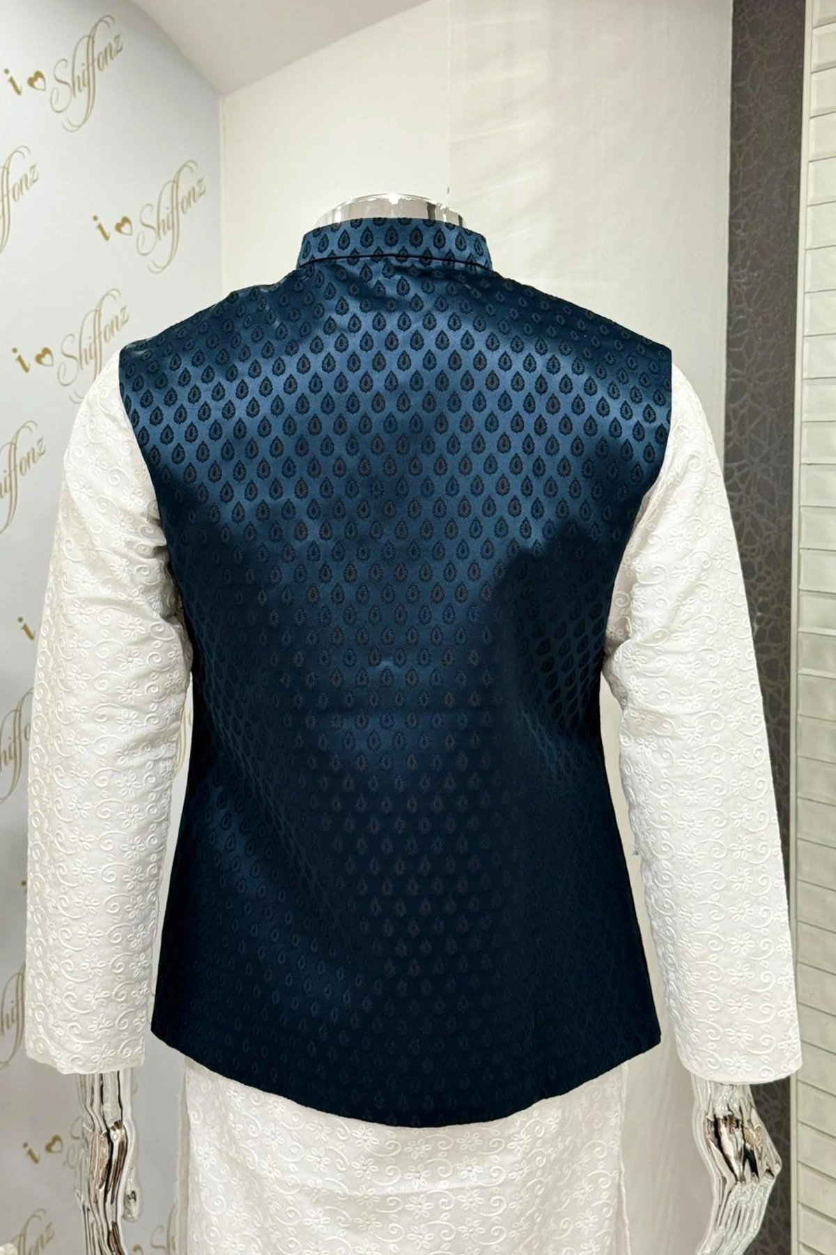 Men's brocade waistcoat - Image 3