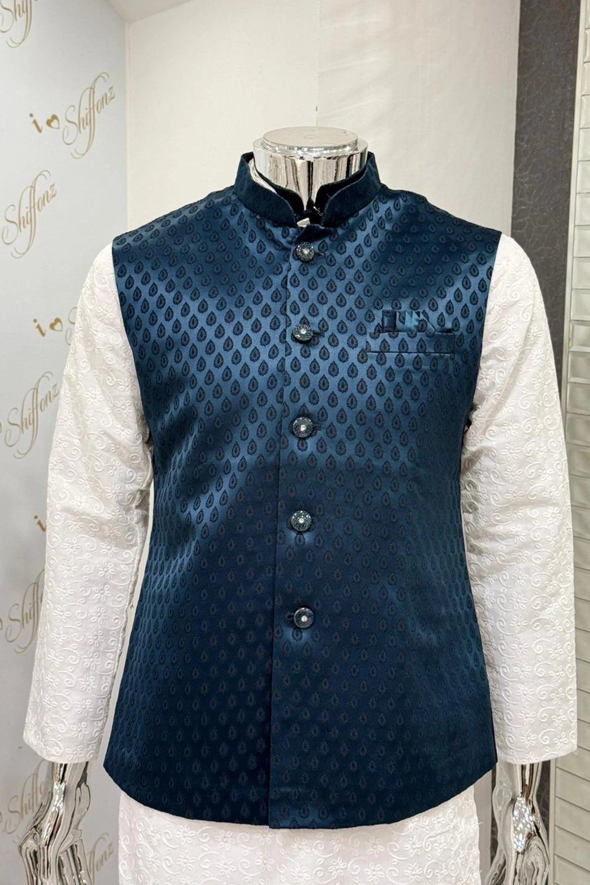 Men's brocade waistcoat - Image 2