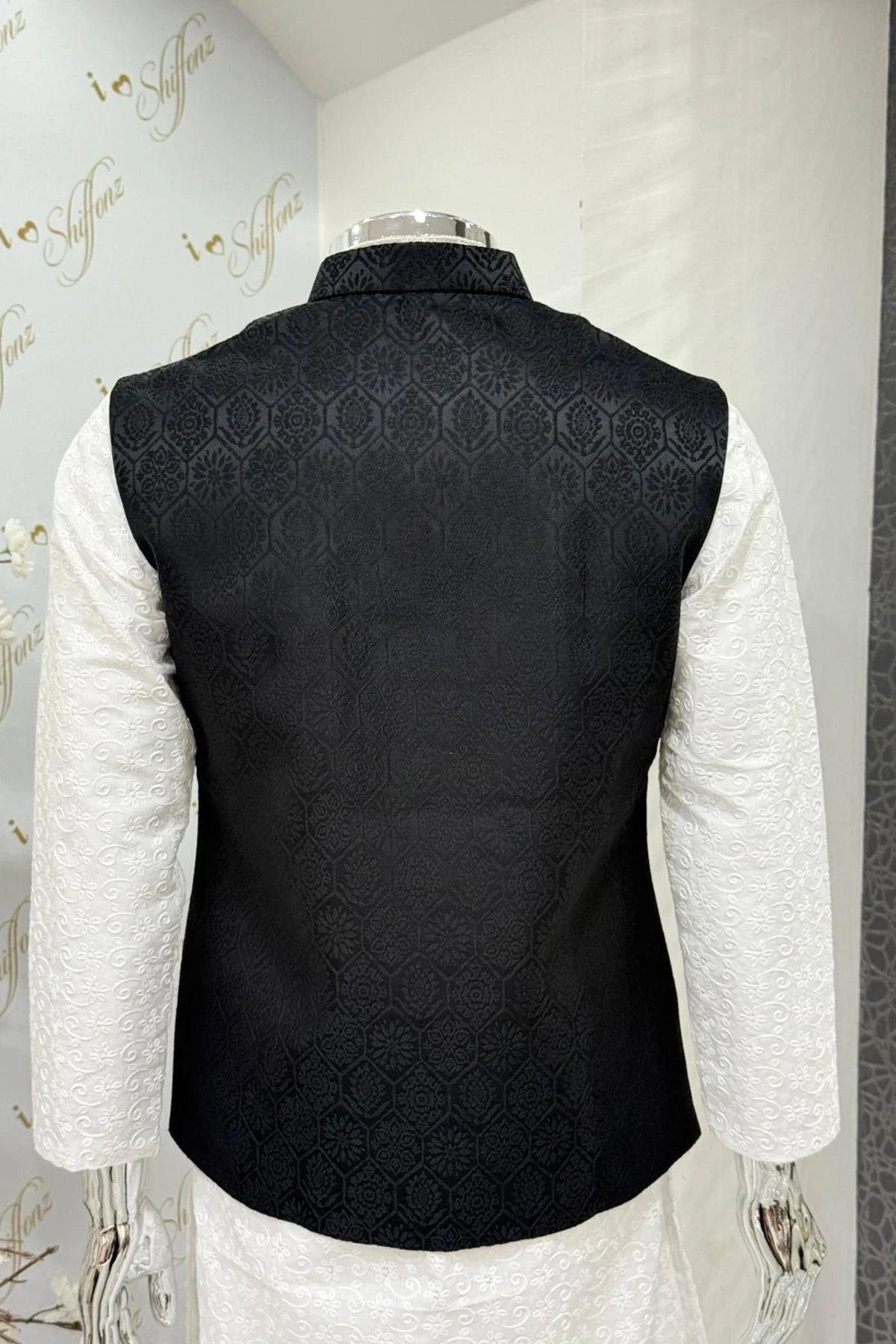 Men's formal brocade waistcoat - Image 3
