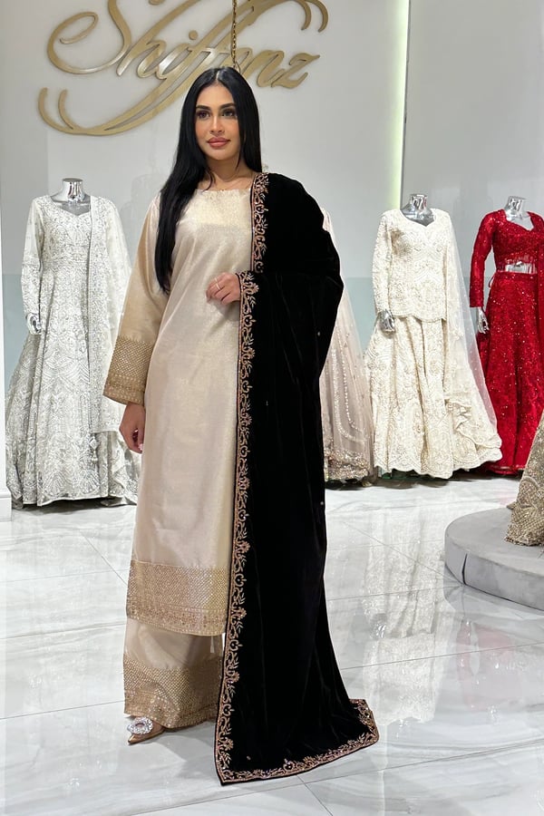 Velvet luxe shawl with heavy border - Black, FREE SIZE