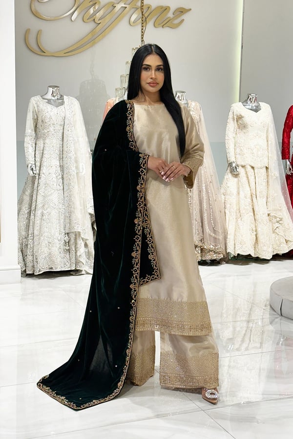 Velvet luxe shawl with heavy border - Green, FREE SIZE