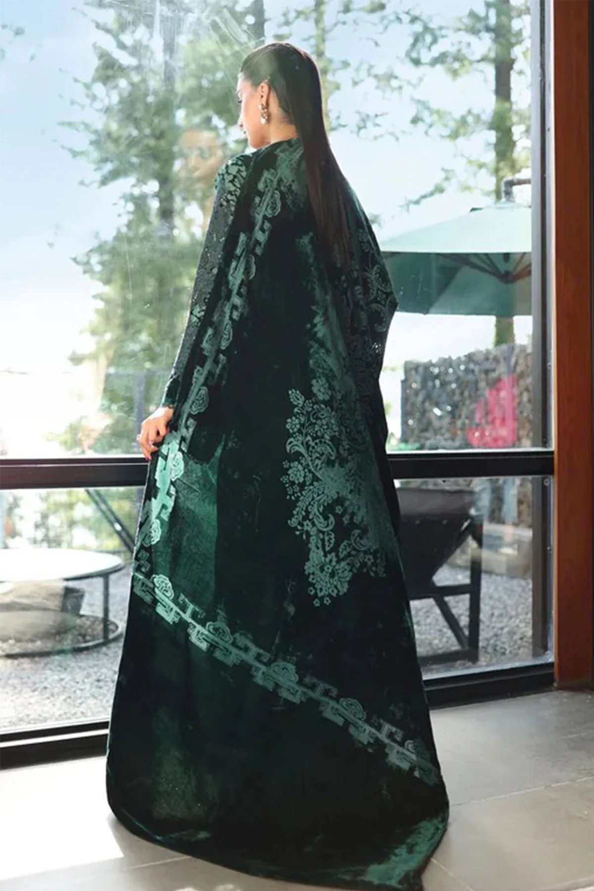 Alora velvet luxury collection 3 piece suit - Image 2